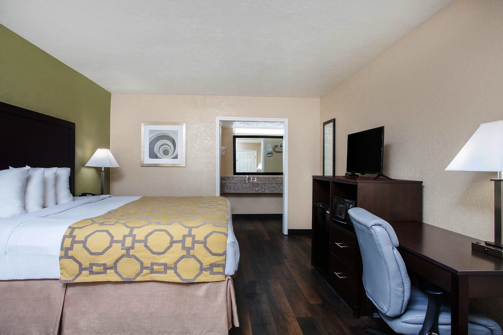 Baymont by Wyndham Lake City - Lake City, FL